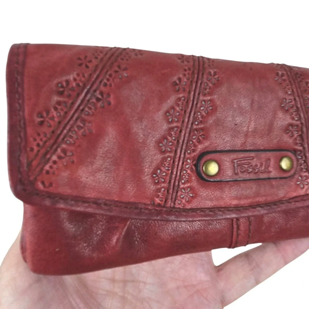 Vtg Boho Y2K Fossil Red Leather Floral Embossed Wallet Clutch Floral Lining 7.5